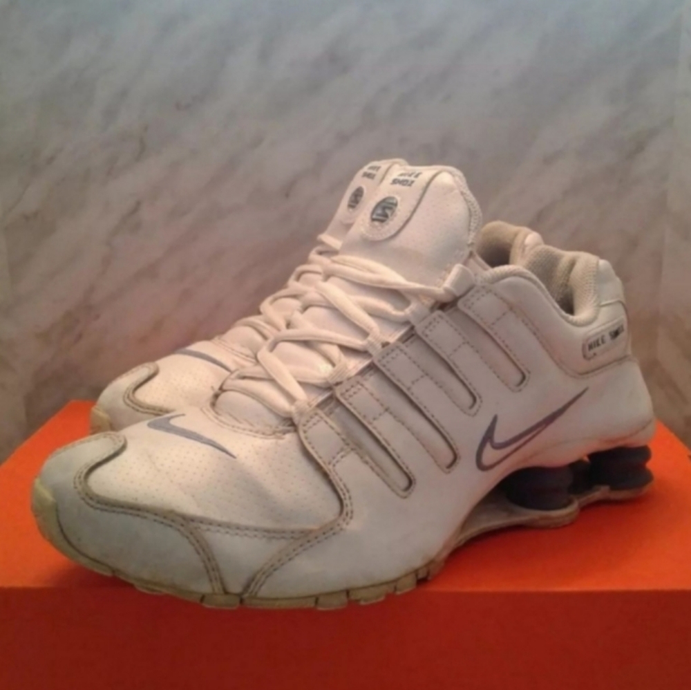 Nike Shox Running Shoe 325200-111 Women Size US 8 sneakers R4